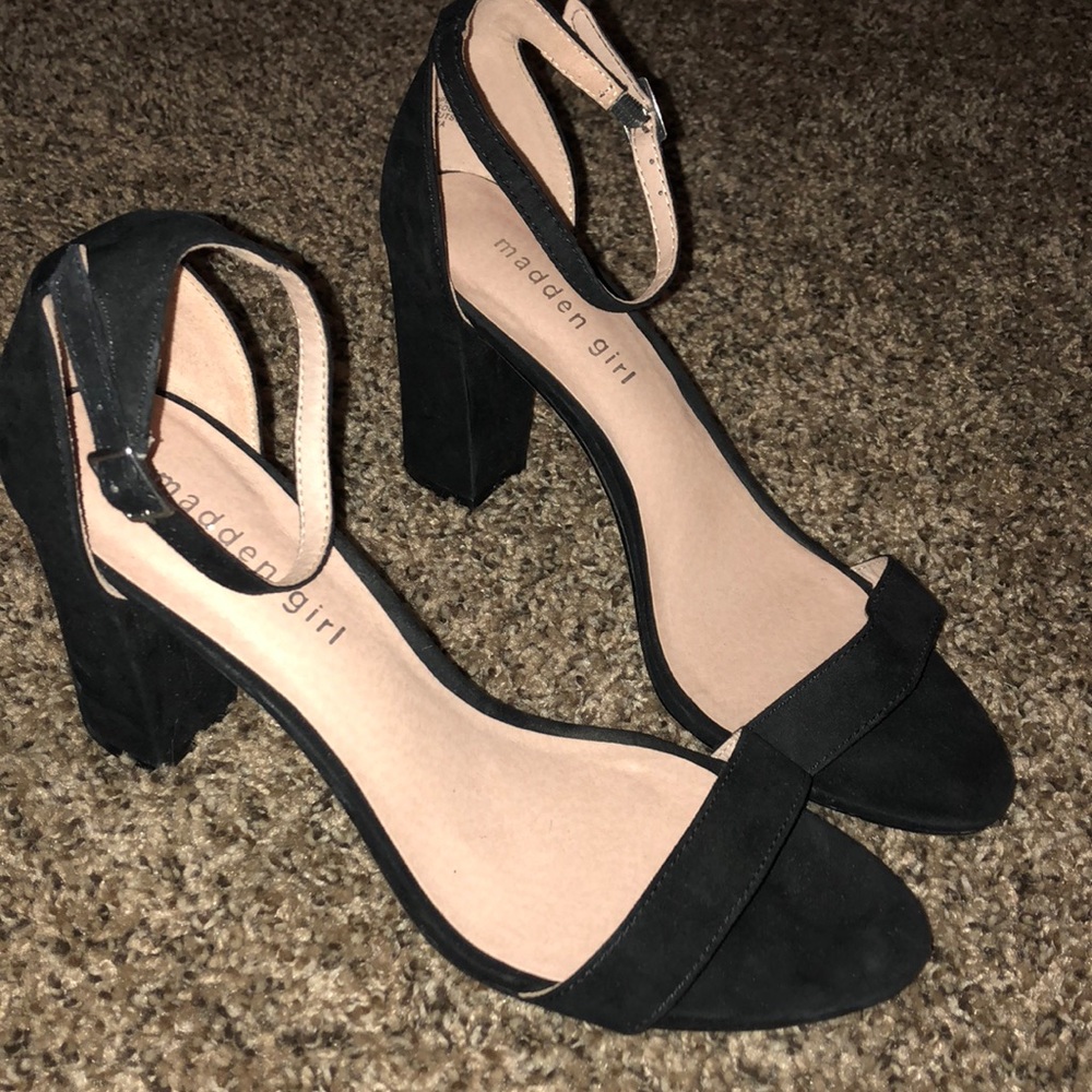 💕 2 for 30 Black suede block heel sandal